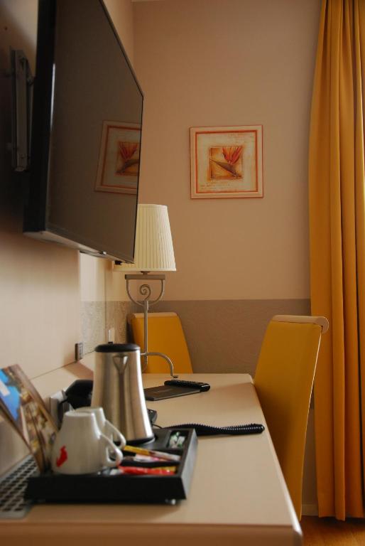 TV a/nebo společenská místnost v ubytování Winzerhotel Gumpoldskirchen