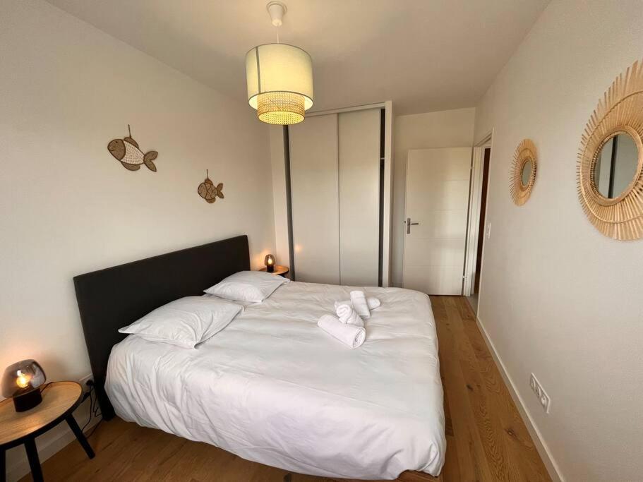 Łóżko lub łóżka w pokoju w obiekcie la villa d'Irissou