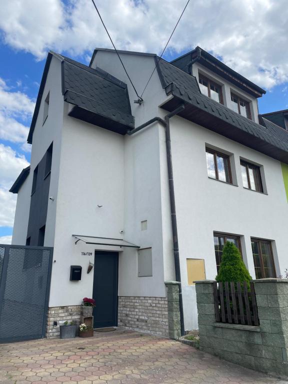 Budova, v ktorej sa apartmán nachádza