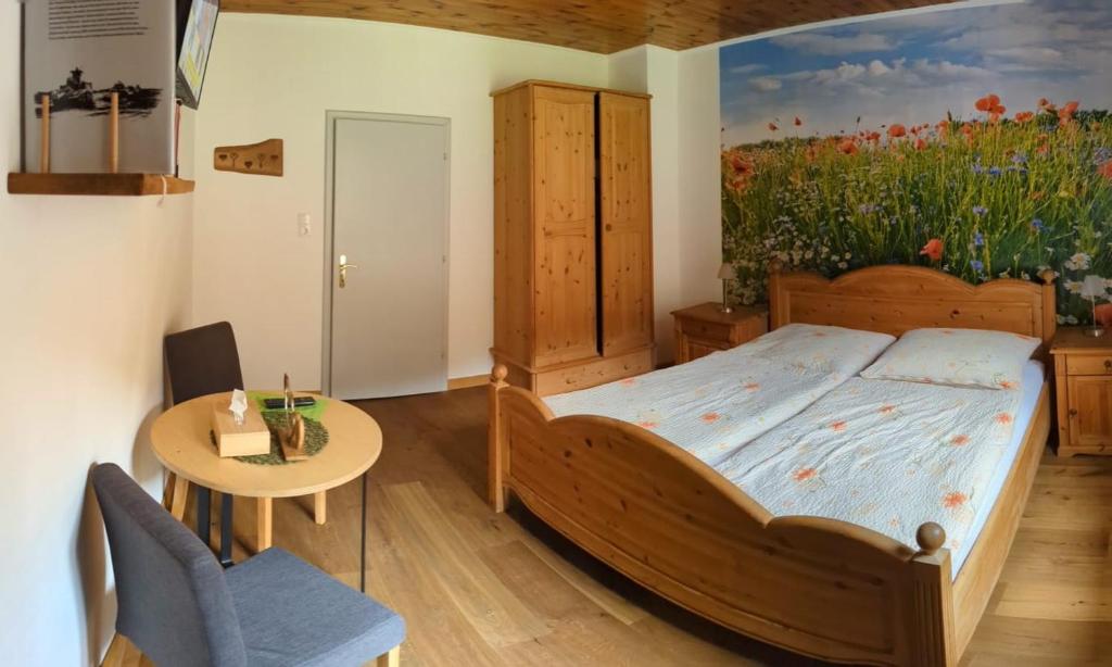 Postel nebo postele na pokoji v ubytování Frühstückspension Eibenstein
