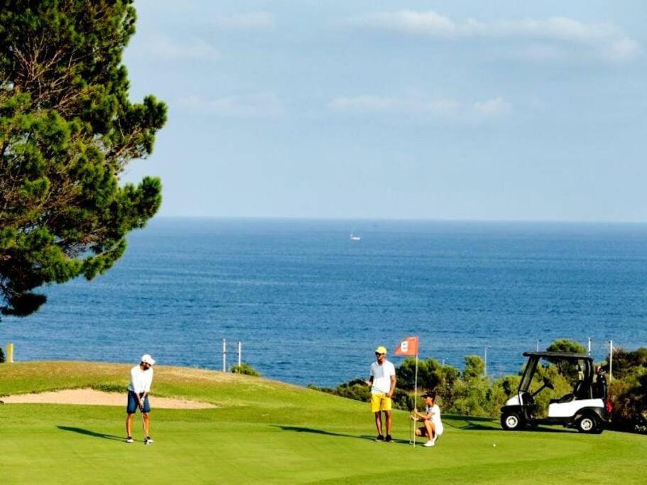 Hosté ubytování Dans un cadre d'exception, Vue mer panoramique à Agay Côte d'Azur, Village Vacances Cap Estérel, T2 avec jardin, golf, climatisation, Wifi, 5 piscines