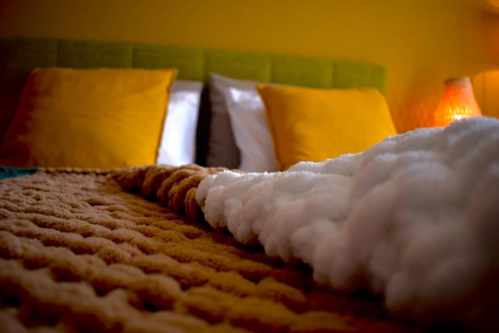 Postel nebo postele na pokoji v ubytování Carmen Art Hotel