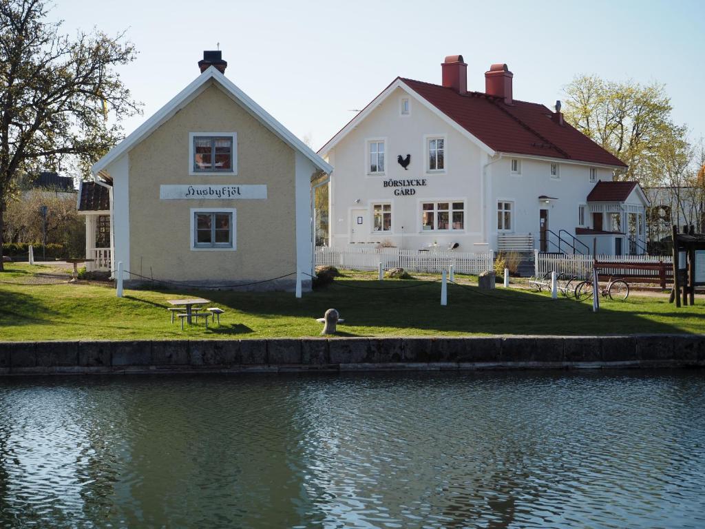 Výhled na řeku, která protéká v blízkosti apartmánu