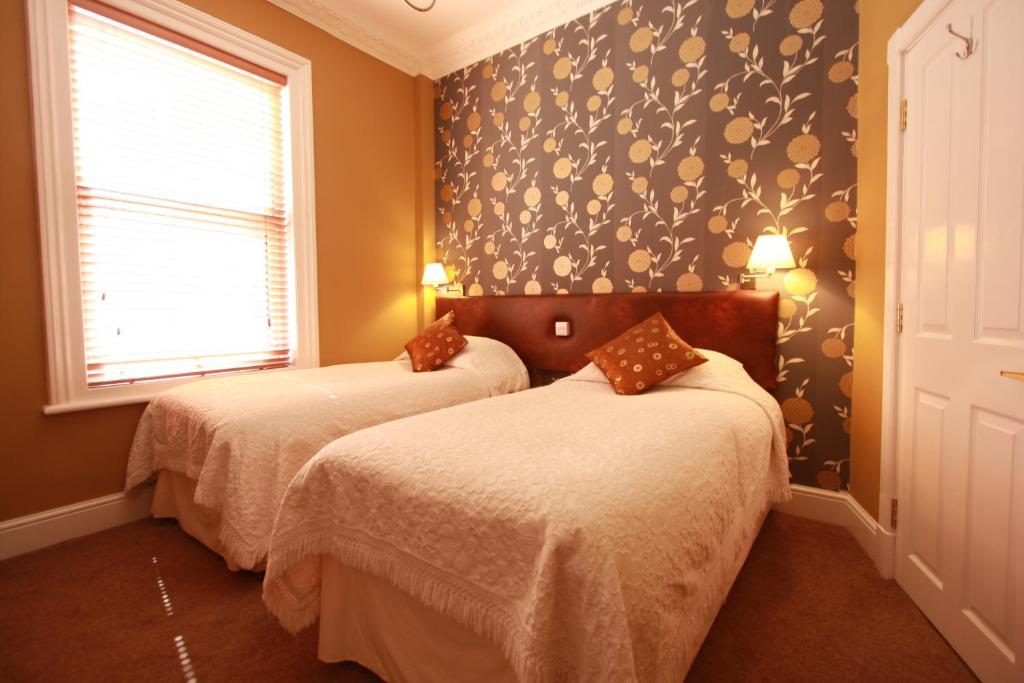 Brentwood Guest House - Large Twin Room - First Floor - Room 6