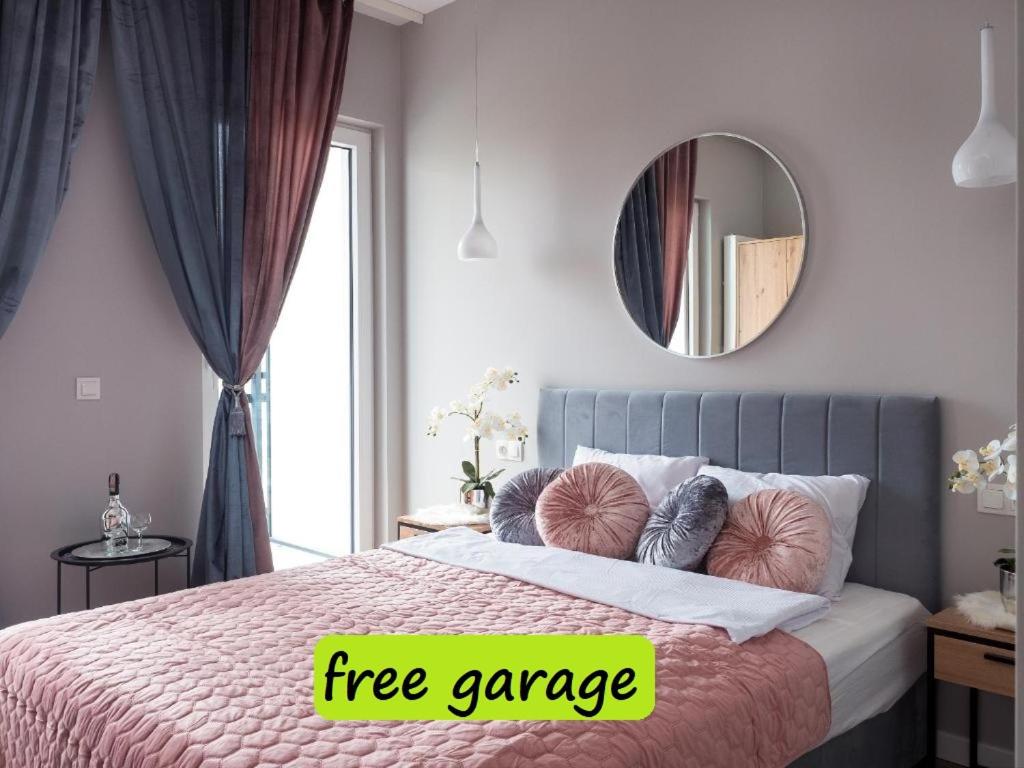 Säng eller sängar i ett rum på Kasprzaka 29 Perfect Apart z garażem