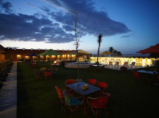 Restaurace v ubytování Tunis Pyramids Hotel - فندق اهرامات تونس