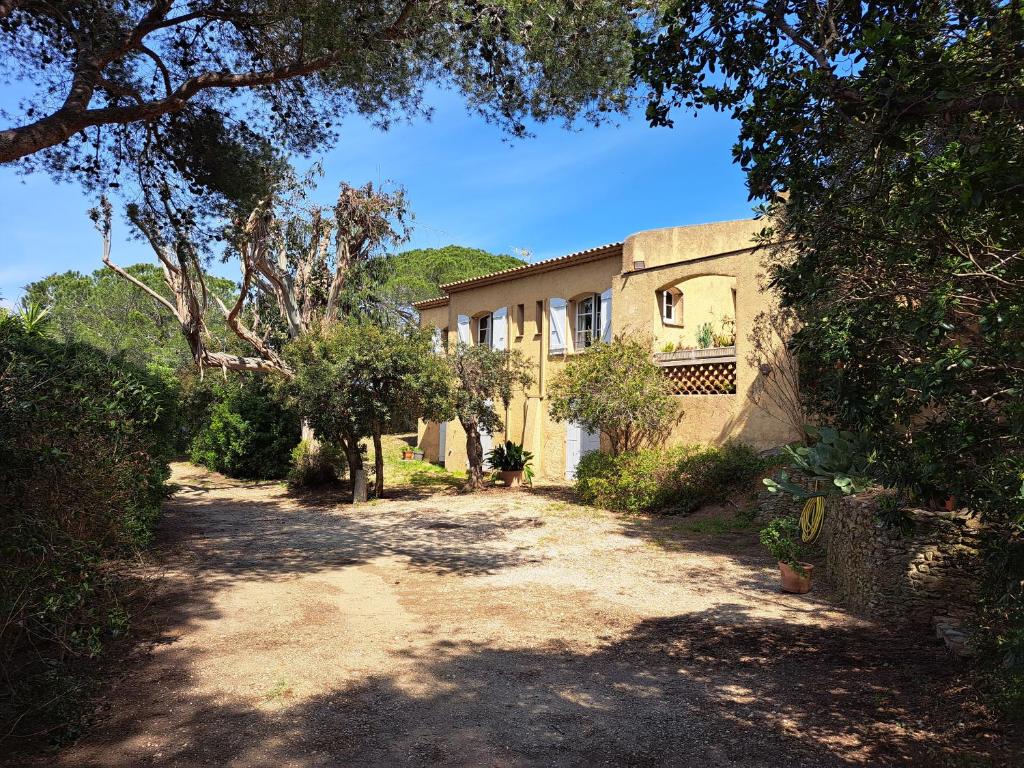 Zahrada ubytování BASTIDE PRESQU ILE DE GIENS SUPERBE VUE MER PISCINE