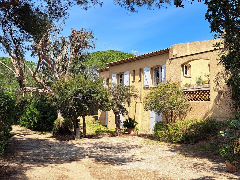 Zahrada ubytování BASTIDE PRESQU ILE DE GIENS SUPERBE VUE MER PISCINE