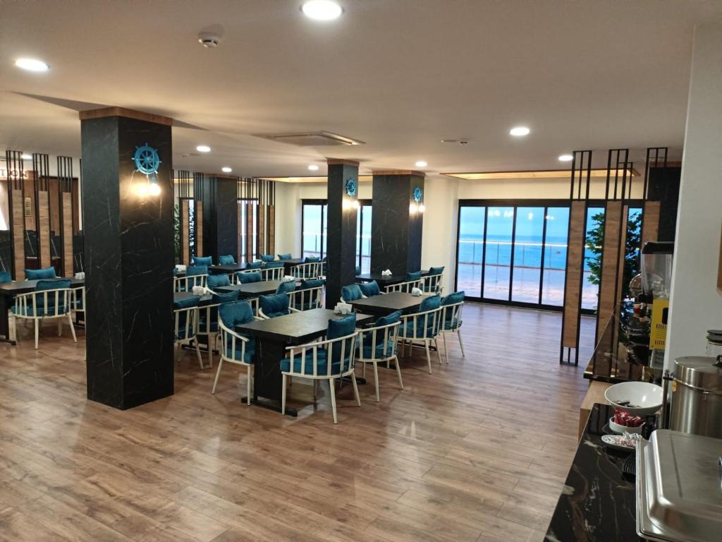 A restaurant or other place to eat at The Marine Hotel