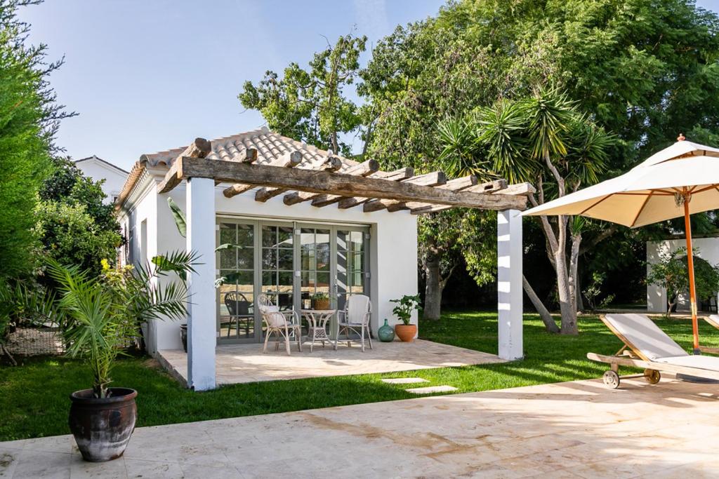 Fotografie z fotogalerie ubytování ONLY FAMILIES Villa and Guest House with Private Pool v destinaci Chiclana de la Frontera