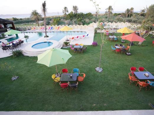 Bazén v ubytování Tunis Pyramids Hotel - فندق اهرامات تونس nebo v jeho okolí