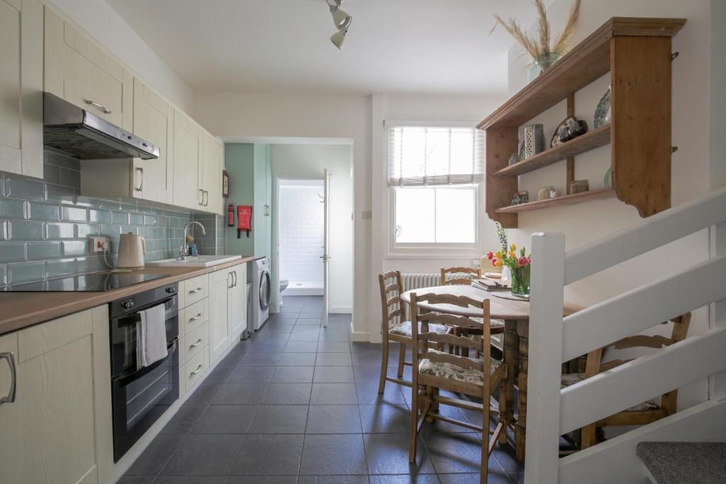 Fotografie z fotogalerie ubytování Chester Stays - Lovely 2 bedroom house in the heart of Chester v destinaci Chester