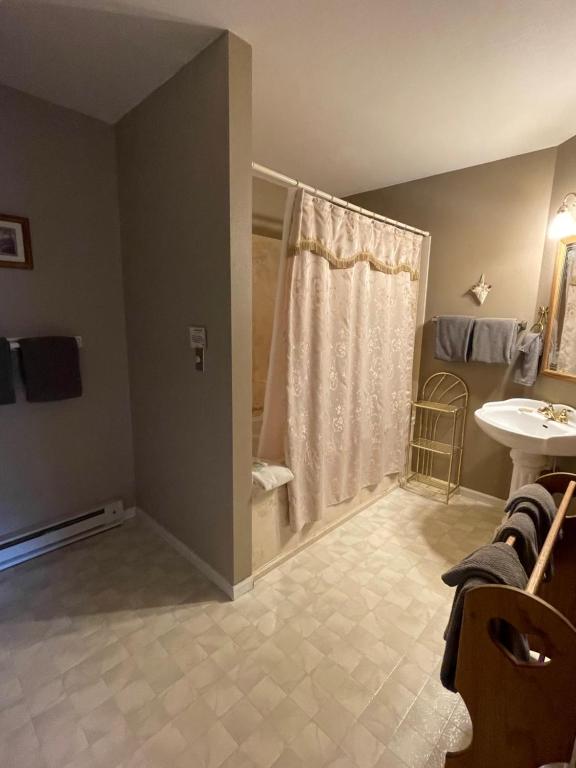 Sweetgrass Inn Bed & Breakfast - Family Double Room