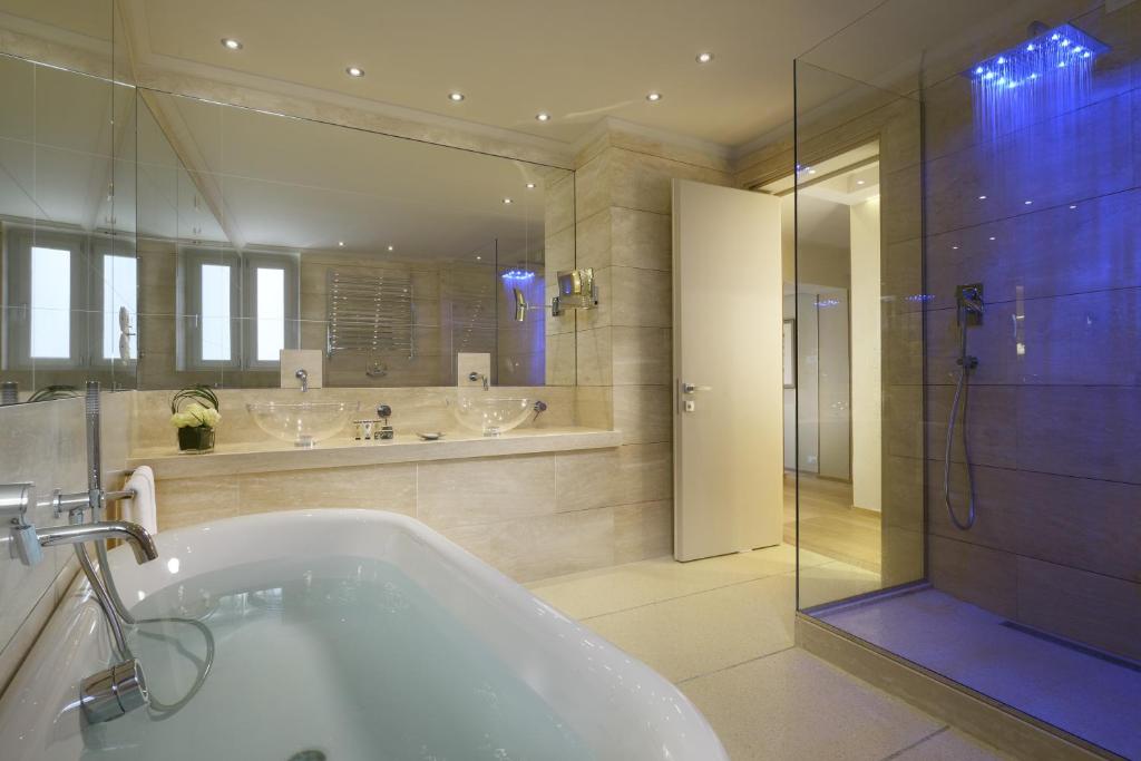 Koupelna v ubytování Grand Hotel Minerva
