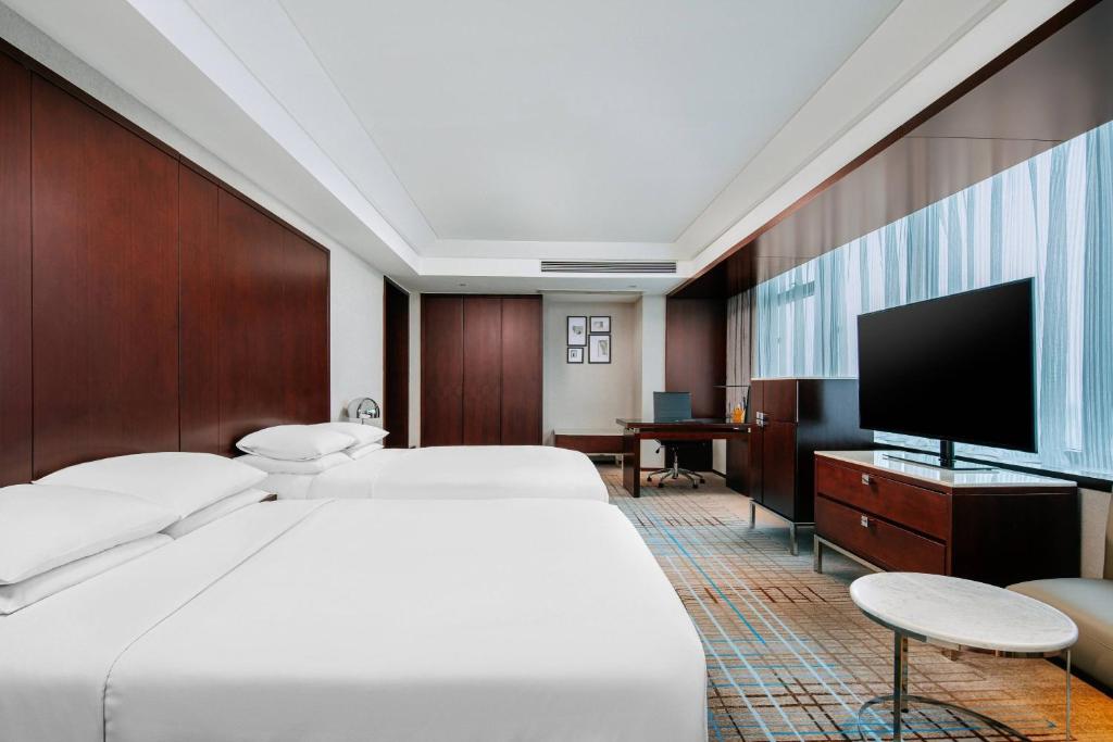 Katil atau katil-katil dalam bilik di Renaissance Shanghai Zhongshan Park Hotel