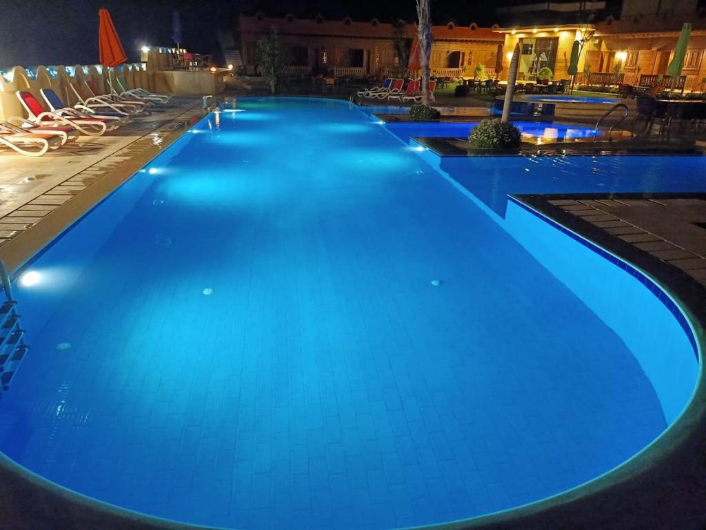 Bazén v ubytování Tunis Pyramids Hotel - فندق اهرامات تونس nebo v jeho okolí