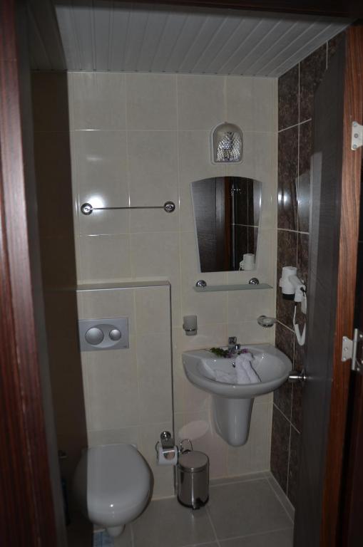 Koupelna v ubytování Erkal Resort Hotel