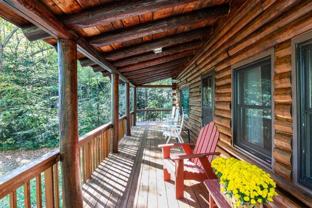 Vacation Home Bill`s Mountain Log Cabin, Pisgah Forest, NC