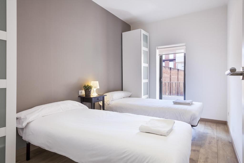 Posteľ alebo postele v izbe v ubytovaní Fira Apartments by gaiarooms