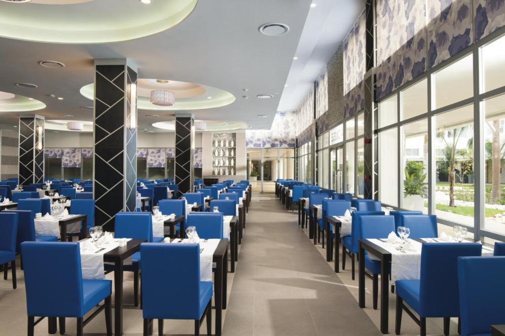 Restoran või mõni muu söögikoht majutusasutuses Riu Reggae - Adults Only - All Inclusive