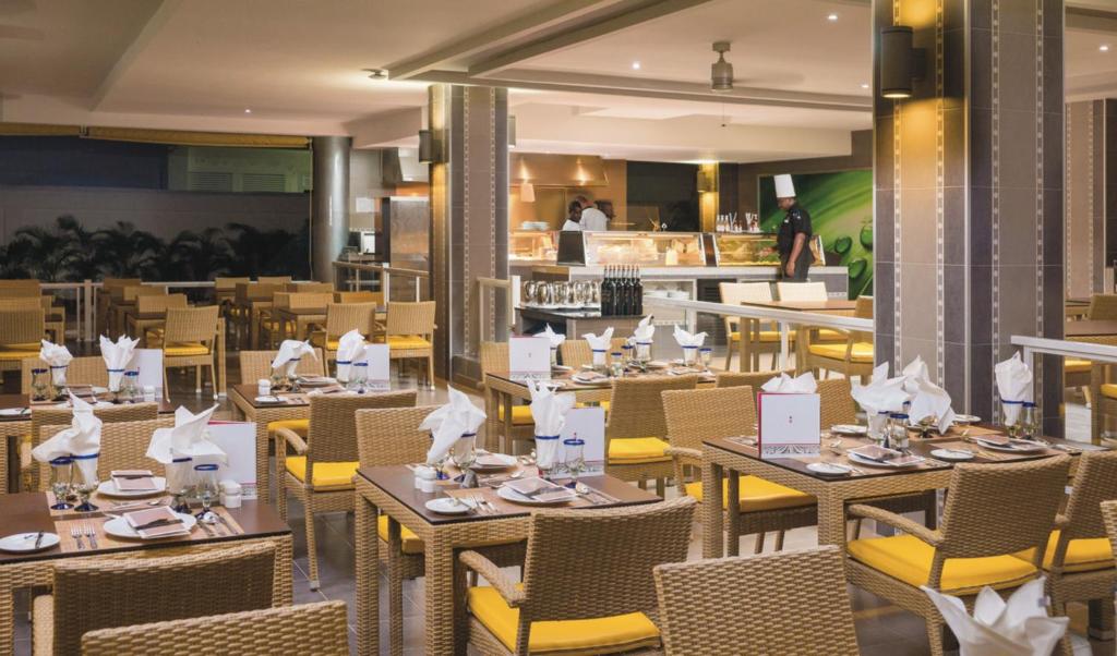 Restoran või mõni muu söögikoht majutusasutuses Riu Reggae - Adults Only - All Inclusive