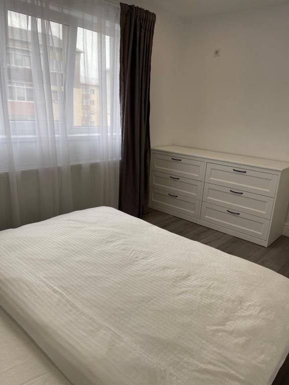 Un pat sau paturi într-o cameră la Apartament Emma
