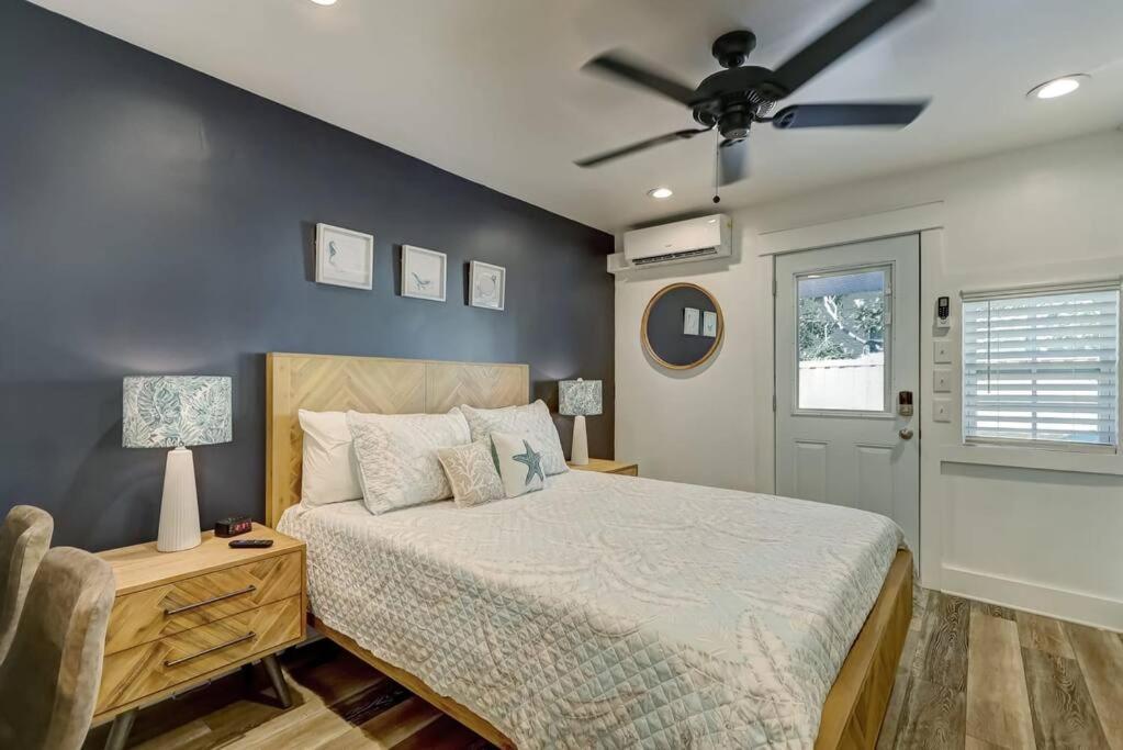 Ferienwohnung Bright Beach Studio, 10 min walk to the beach (USA