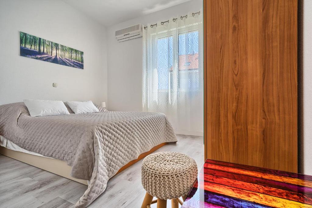 Postel nebo postele na pokoji v ubytování Apartments Irena