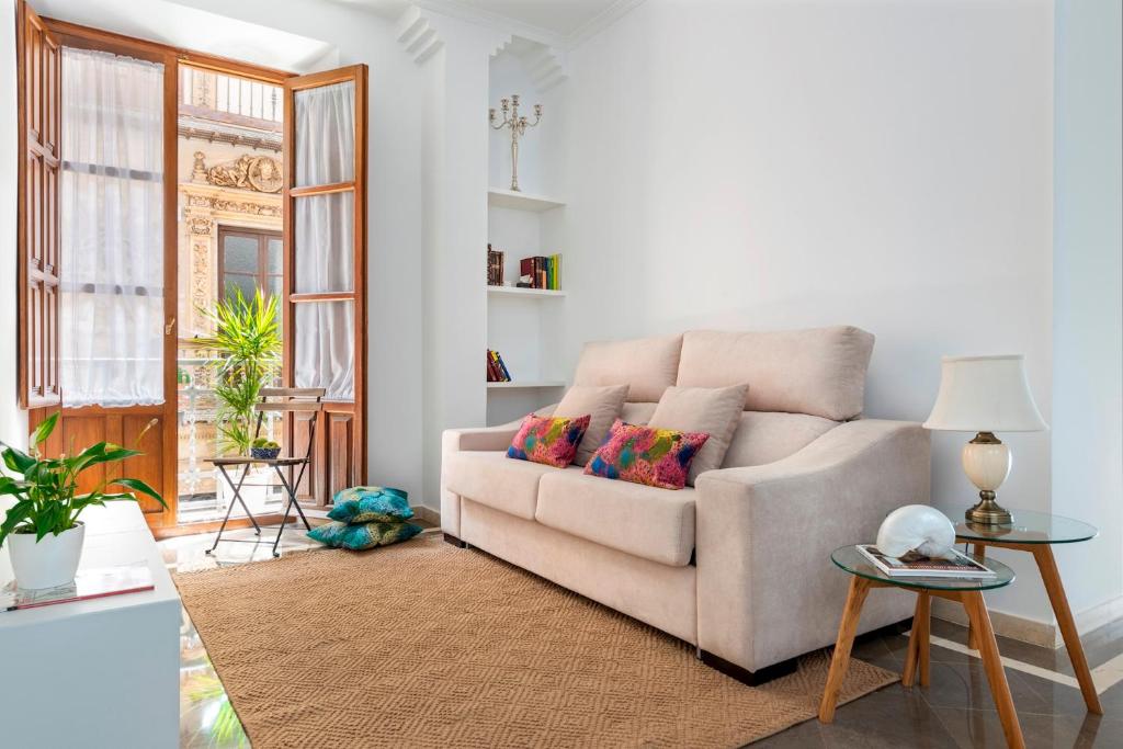 a living room with a couch and a table at Genteel Home Sagrado Corazón in Granada
