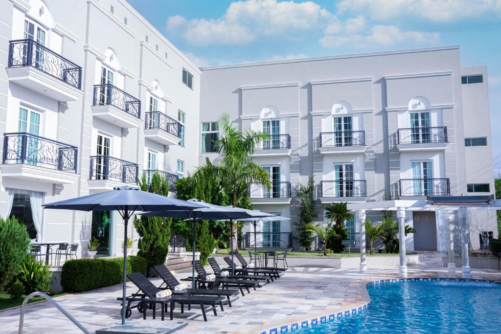 Bazén v ubytování Bisinii Boutique Hotel nebo v jeho okolí
