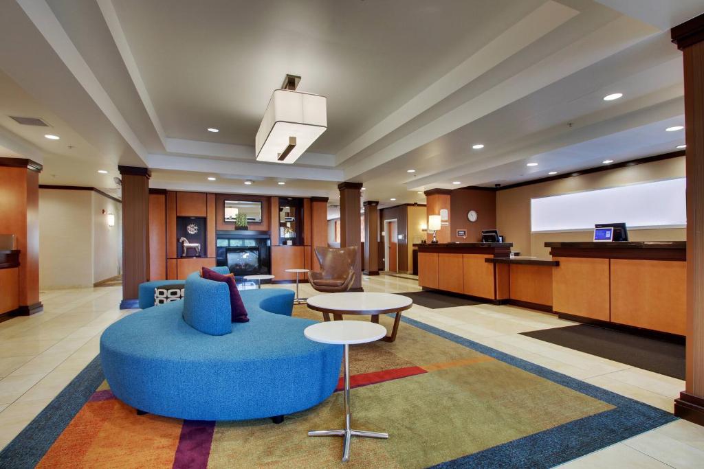 Lobbyen eller receptionen på Fairfield Inn & Suites by Marriott Ottawa Starved Rock Area