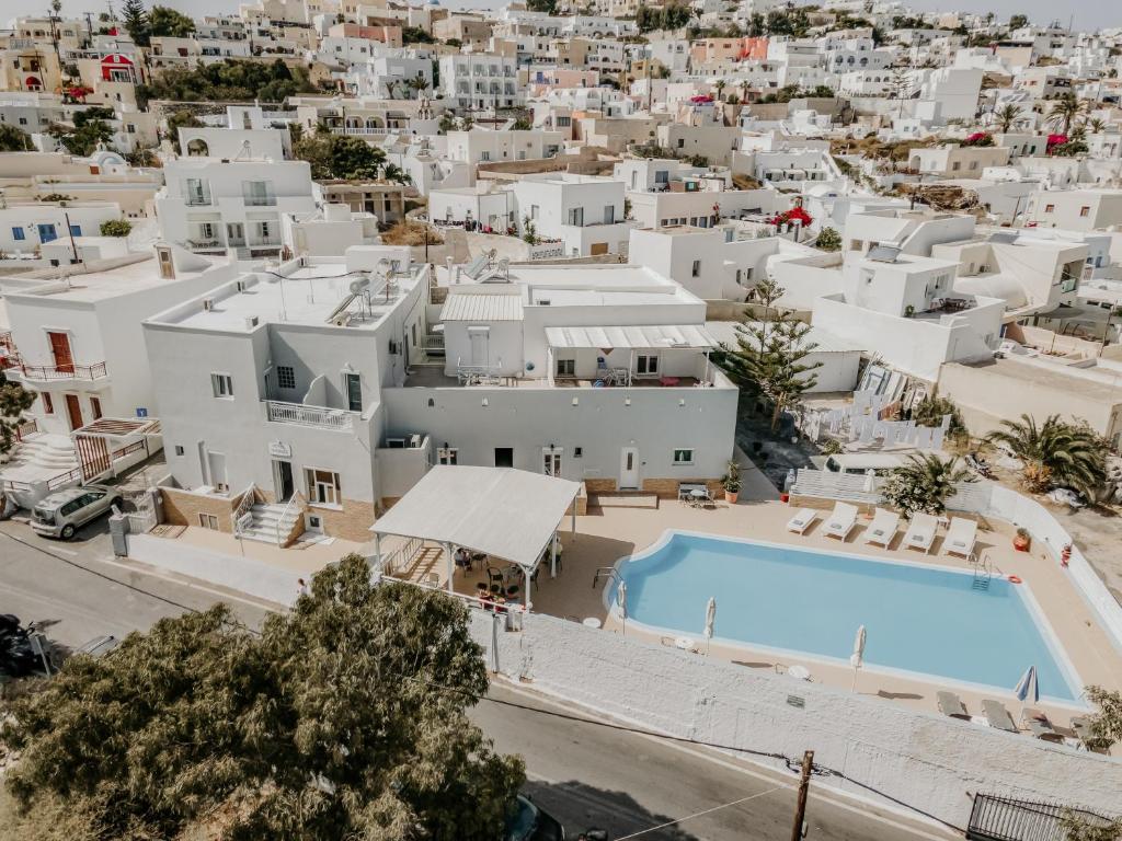 Bazén v ubytování Hotel Thirasia nebo v jeho okolí