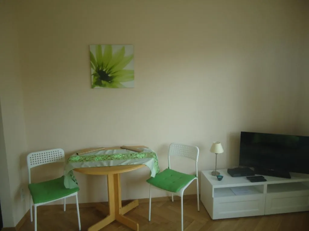 Studio Green, Varșovia, Polonia
