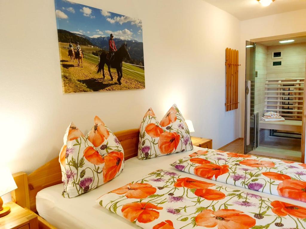 a bedroom with a bed and a picture on the wall at Bauernhof Pension Juri in Obergösel