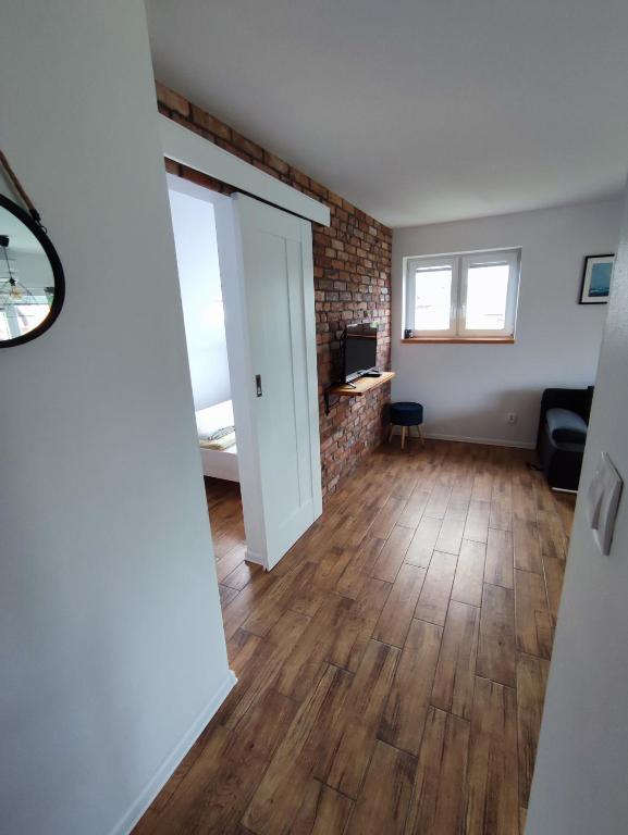 Postel nebo postele na pokoji v ubytování SOWI KĄT domki i apartamenty