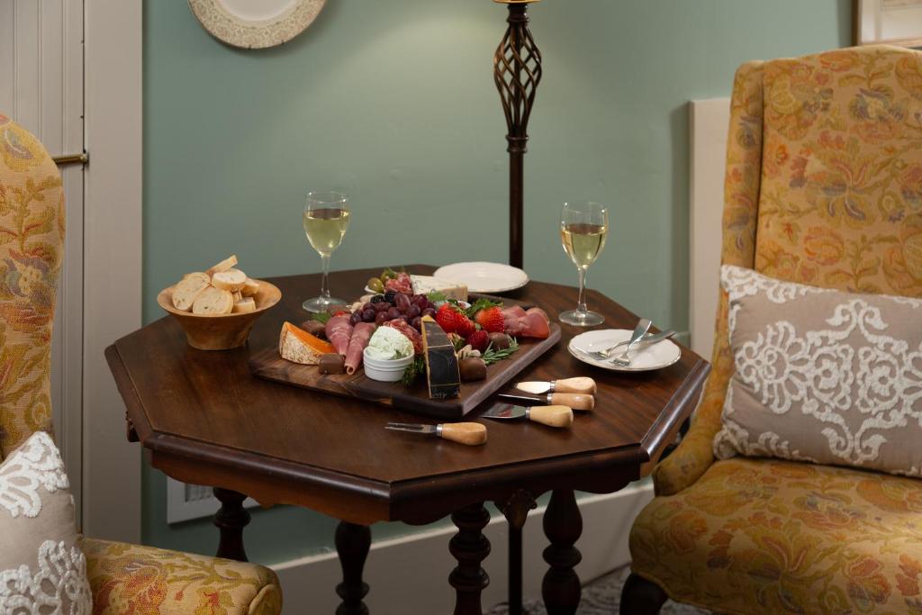 Inn at Woodhaven-In the Heart of the Bourbon Trail-Over 12 Distilleries Nearby - Chambre Reine