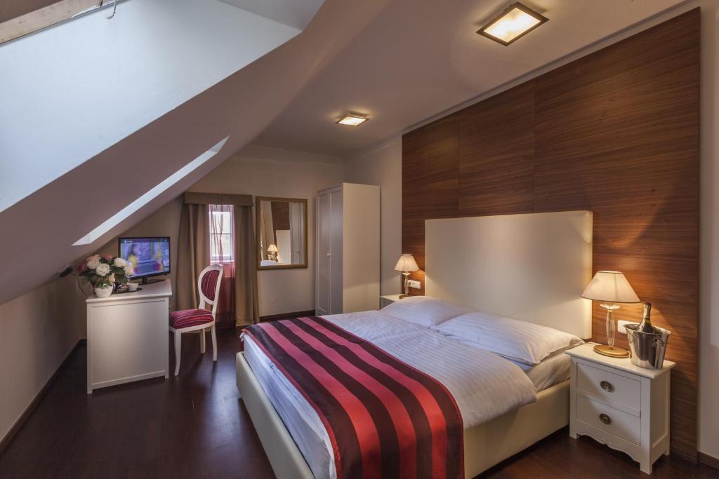 Little King Hotel U Malvaze - 12