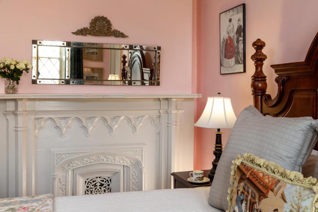 Inn at Woodhaven-In the Heart of the Bourbon Trail-Over 12 Distilleries Nearby - Room De Deluxe King