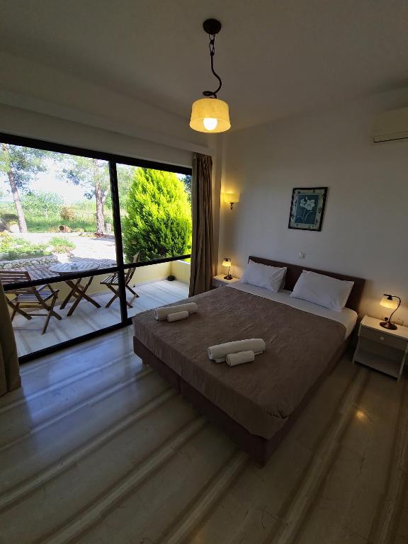 A bed or beds in a room at Alexandra Apartment 1
