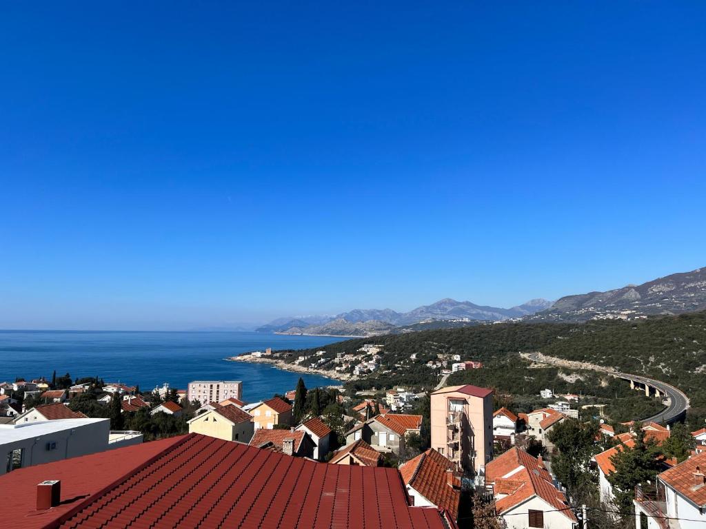 House with pool and sea view - Apartment
