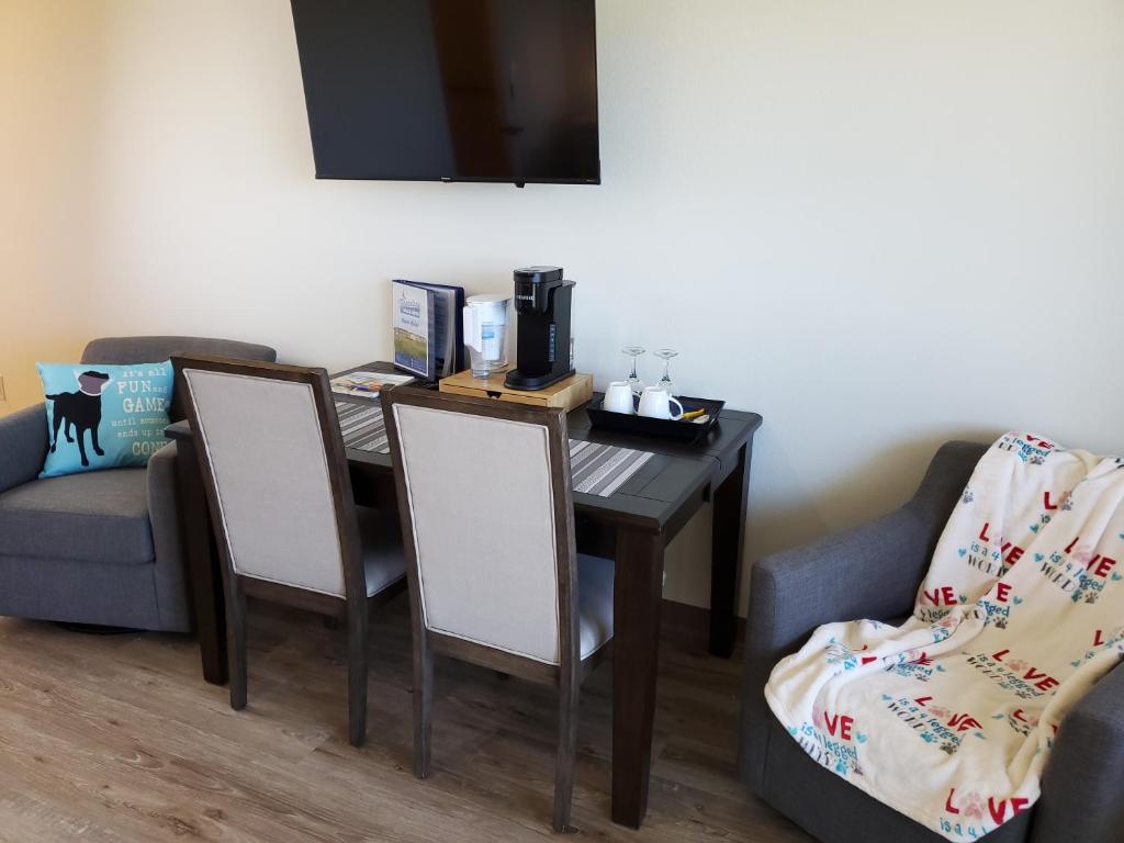 Posezení v ubytování Moonstone Beach Motel