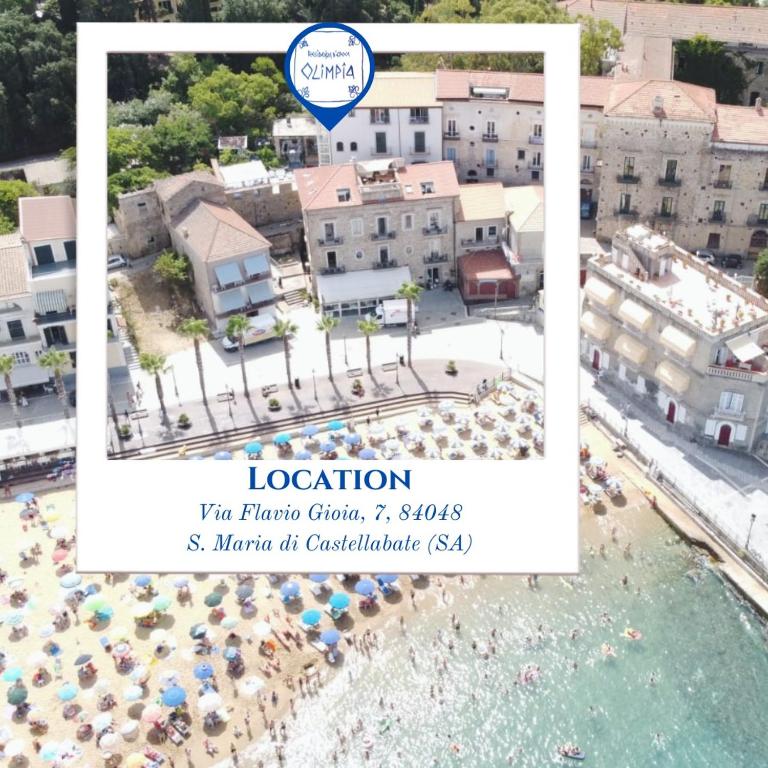 an aerial view of a beach with umbrellas at Residenza d'epoca Olimpia in Santa Maria di Castellabate