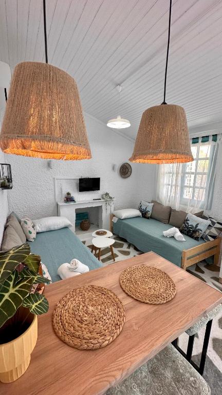 Unique Beachfront Cottage House - Private Garden - One-Bedroom House