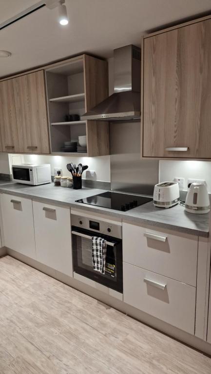 Kuchyň nebo kuchyňský kout v ubytování Luxury Apartment Birmingham