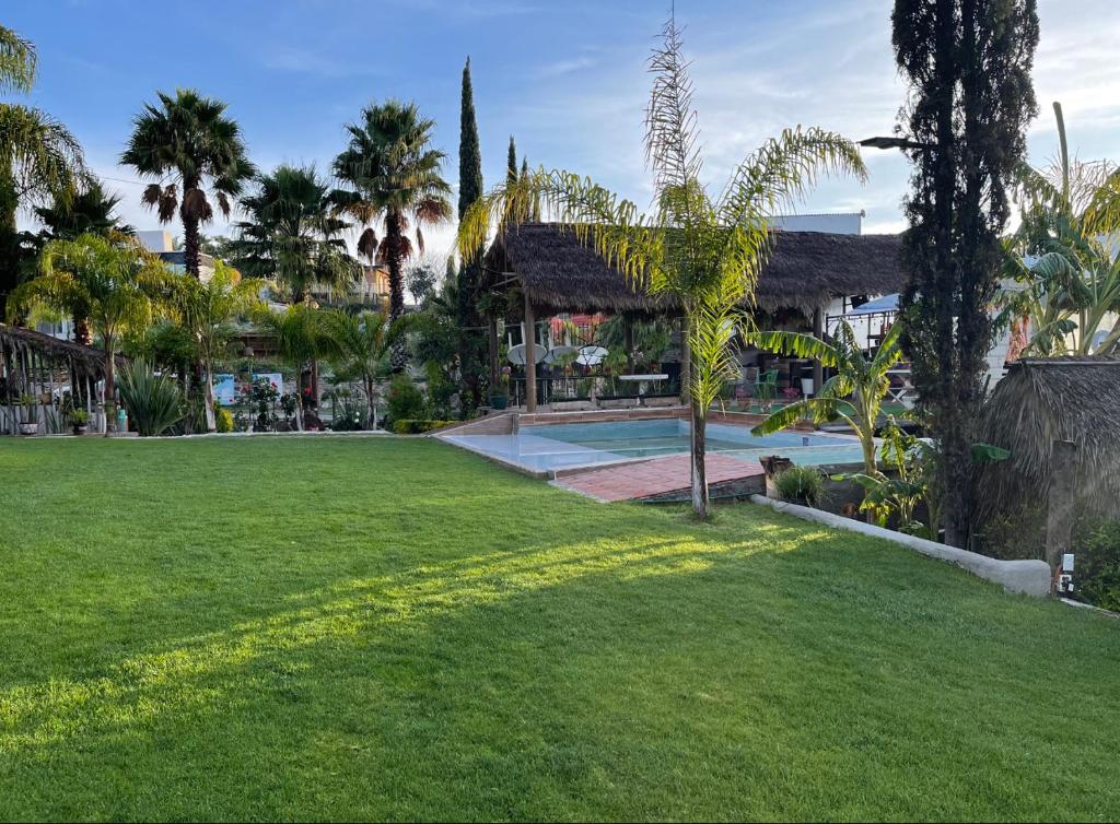 Bazén v ubytování Jardín Quinta Las Fuentes Cabañas, Valsequillo. PUEBLA nebo v jeho okolí