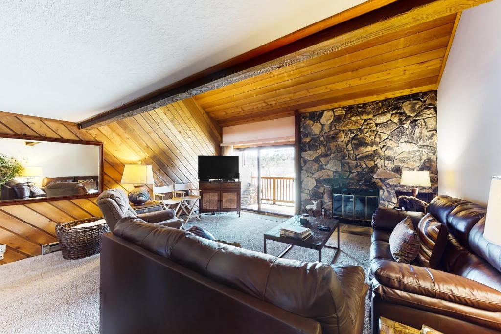 Snowcreek 234, Mammoth Lakes (updated prices 2024)