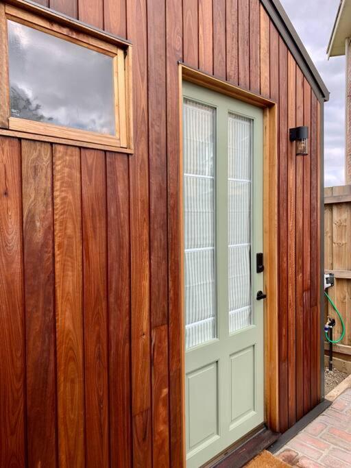 Fotografie z fotogalerie ubytování Stylish Geelong Cabin - Your home away from home v destinaci Belmont