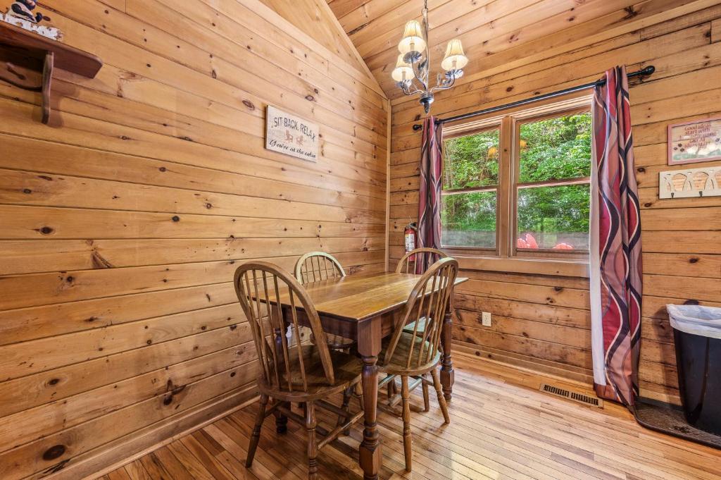 Romantic log cabin with hot tub photo