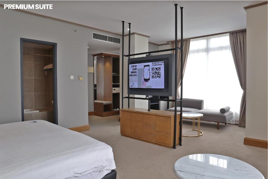 TV a/nebo společenská místnost v ubytování Hotel Dafam Semarang