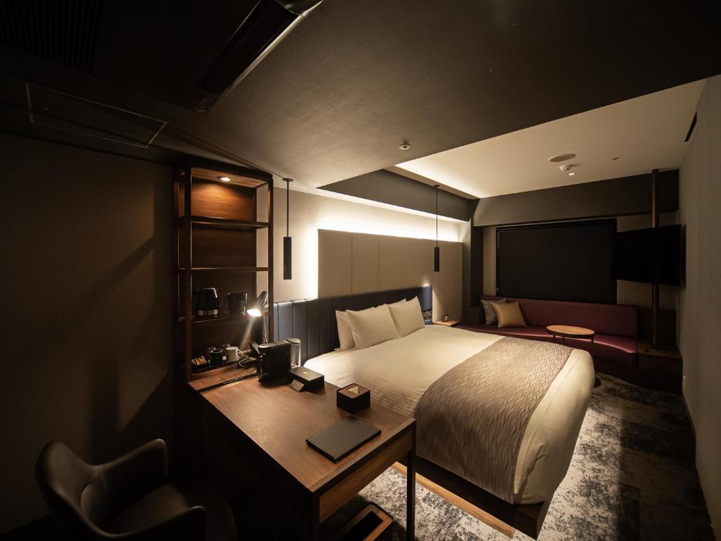 Postel nebo postele na pokoji v ubytování GRIDS PREMIUM HOTEL OSAKA NAMBA